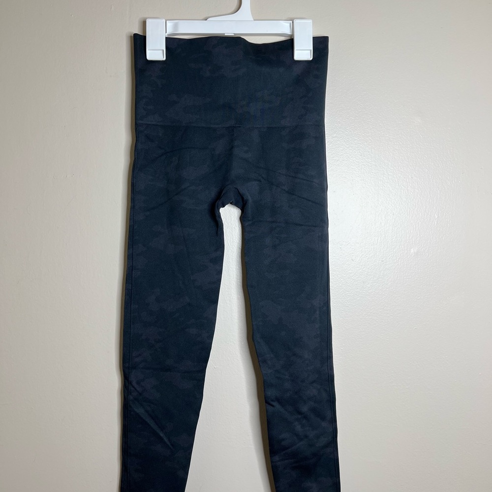 Spanx full length leggings women’s size medium gray camo